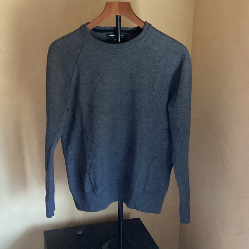 Banana Republic Men's Dark Gray Crewneck Sweater